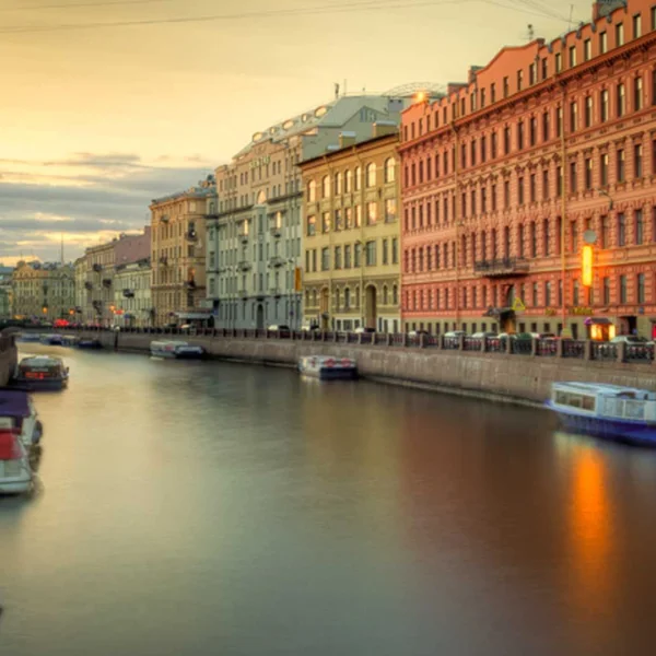 Kral & Kraliçe : Moskova & St.Petersburg (LED-VKO) 