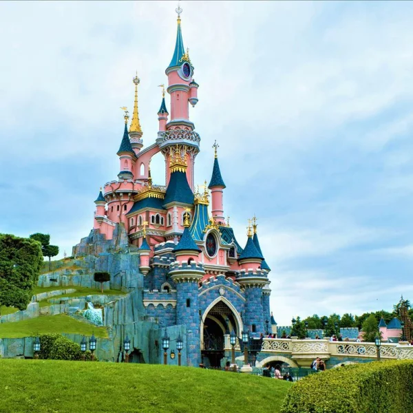 Paris Rüyası ile Disneyland Büyüsü Turu (CDG-CDG)  